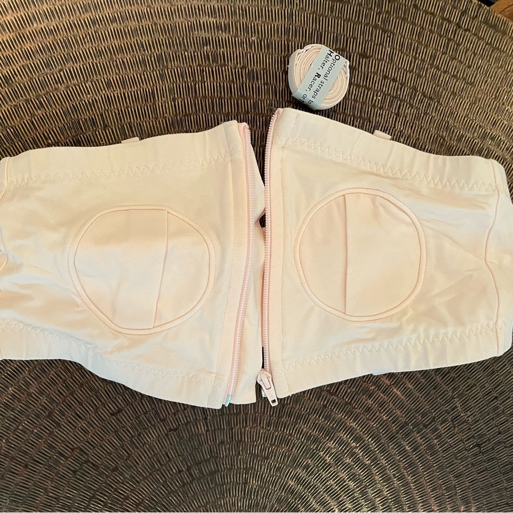 Lansinoh hands free pumping bra, like new, size xs-L